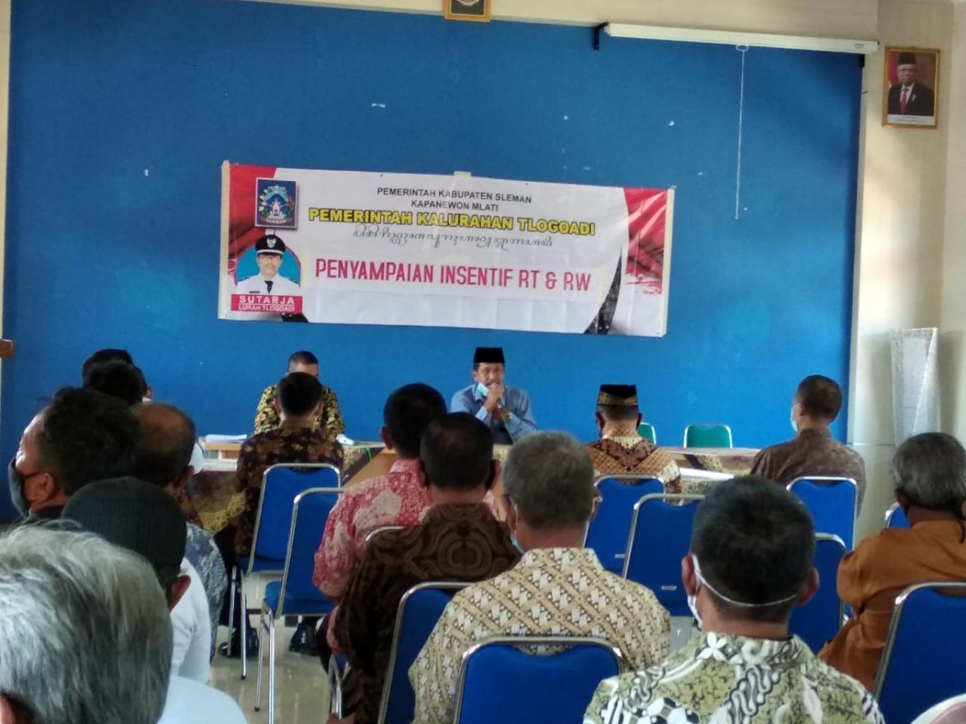 Penyampaian Insentif untuk RT dan RW