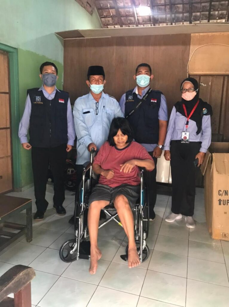 Penyerahan Bantuan Kursi Roda