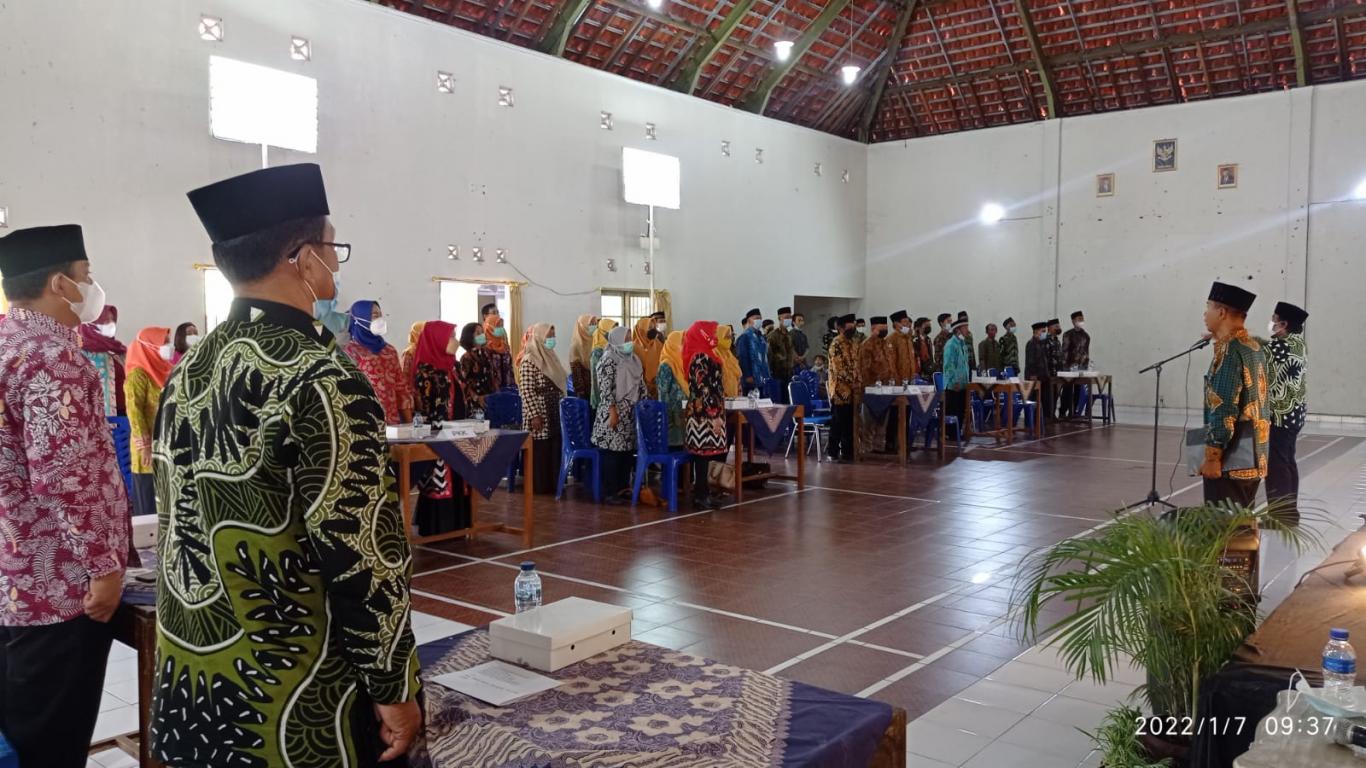 PENGUKUHAN LEMBAGA TINGKAT KALURAHAN
