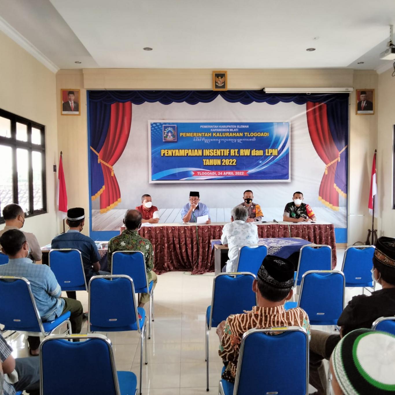 PENERIMAAN INSENTIF RT RW TLOGOADI