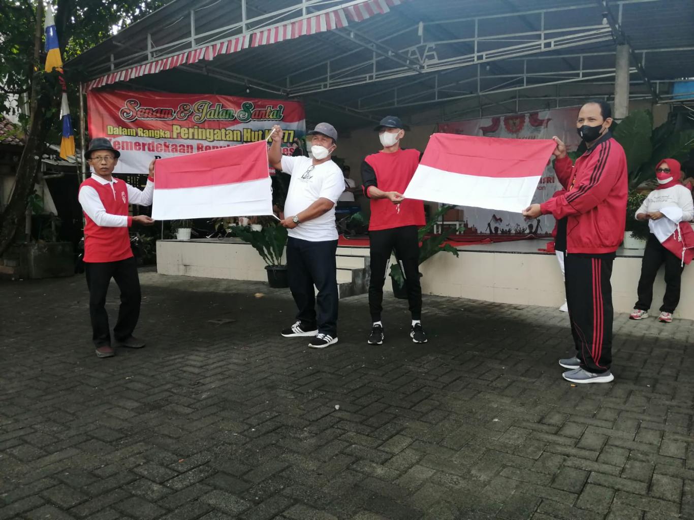 JALAN SEHAT DAN SENAM MASSAL PADUKUHAN CEBONGAN KIDUL
